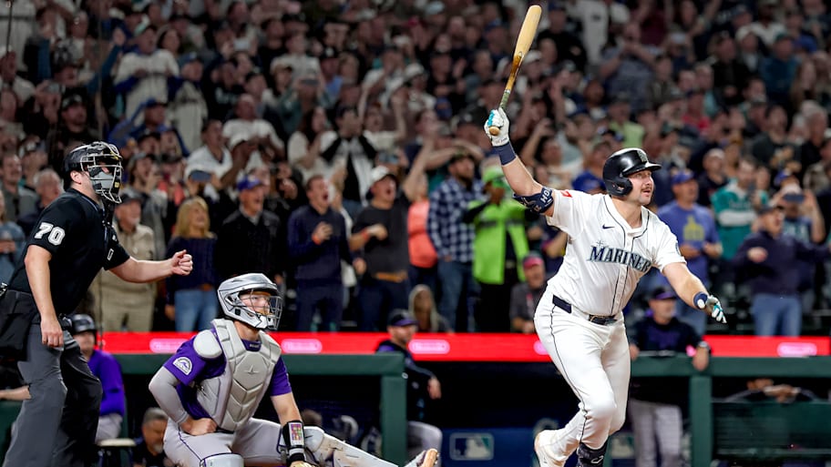 Mariners catcher Cal Raleigh hits his 60th homer of the 2025 season.