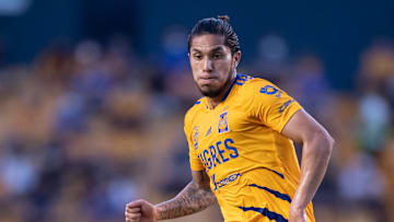Carlos Salcedo especula sobre su salida de Tigres