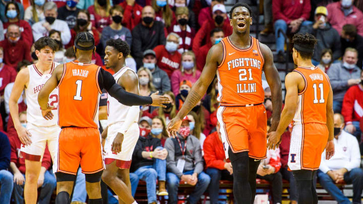 Illinois' Kofi Cockburn (21) and Trent Frazier (1) celebrate during the first half of the Indiana