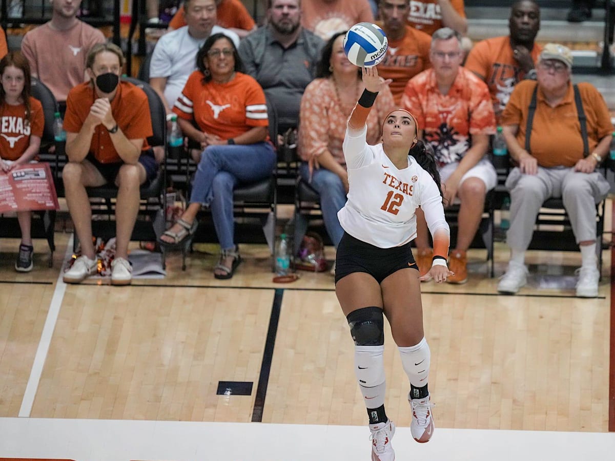 Texas Volleyball Defeats A M In Conference Opener