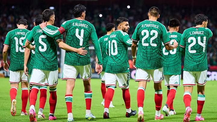 México llega al Mundial con una goleada sobre Serbia.