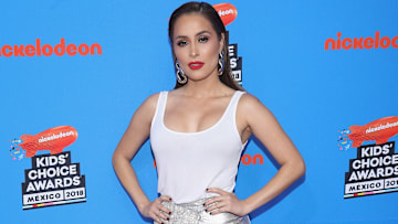 Cynthia Rodríguez pone en su lugar a fan que le pidió una foto con Carlos Rivera