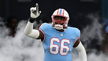 Tennessee Titans offensive lineman Chris Hubbard (66)