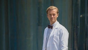 NCIS: Origins – Pictured (L-R): Adam Campbell as Dr. Donald “Ducky” Mallard. Photo: Greg Gayne/CBS ©2025 CBS Broadcasting, Inc. All Rights Reserved.
