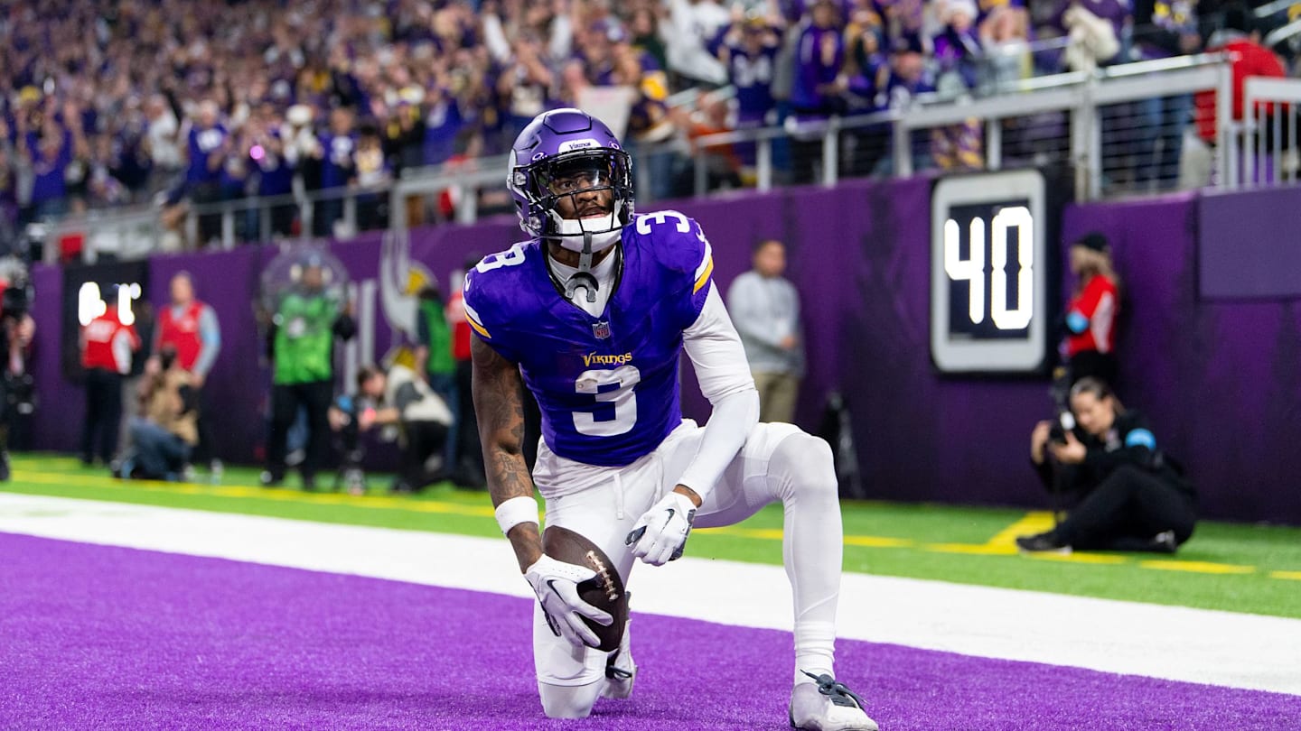 Jordan Addison's first time catching passes from Carson Wentz? Yesterday thumbnail