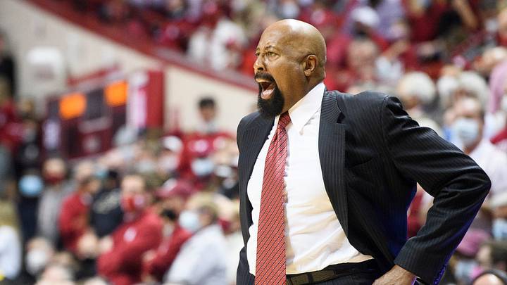 Indiana head coach Mike Woodson instructs his team during the second half of the Indiana versus Purdue men's basektball game at Simon Skjodt Assembly Hall on Thursday, Jan. 20, 2022. Indiana won the game 68-65 to upset (4) Purdue.

Iu Pu Bb 2h Woodson 1