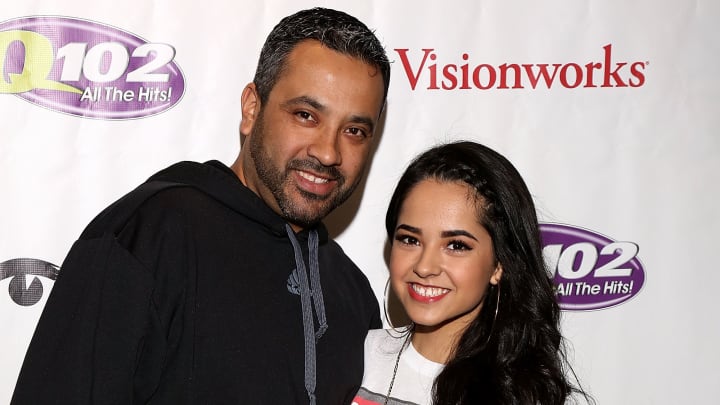 Becky G y su padre tienen una relación muy estrecha y así lo demuestra la cantante en sus redes sociales