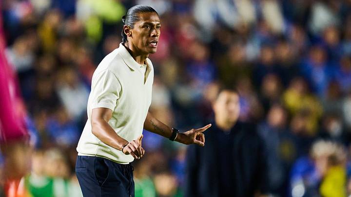 Joel Huiqui, durante el juego de ida de la Final entre Cruz Azul y Pumas. Joel Huiqui, durante el juego de ida de la Final entre Cruz Azul y Pumas.