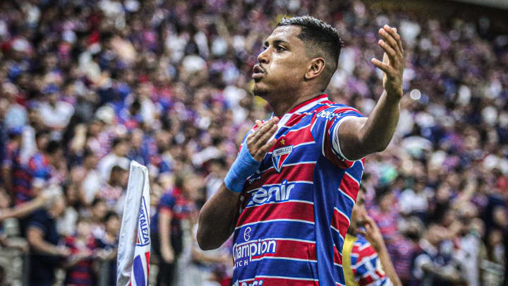 Pedro Rocha marcou dois gols na partida realizada na Arena Castelão Pedro Rocha marcou dois gols na partida realizada na Arena Castelão