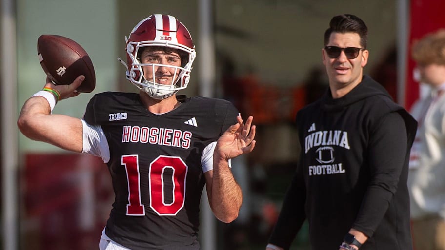 Indiana Hoosiers quarterback Josh Hoover