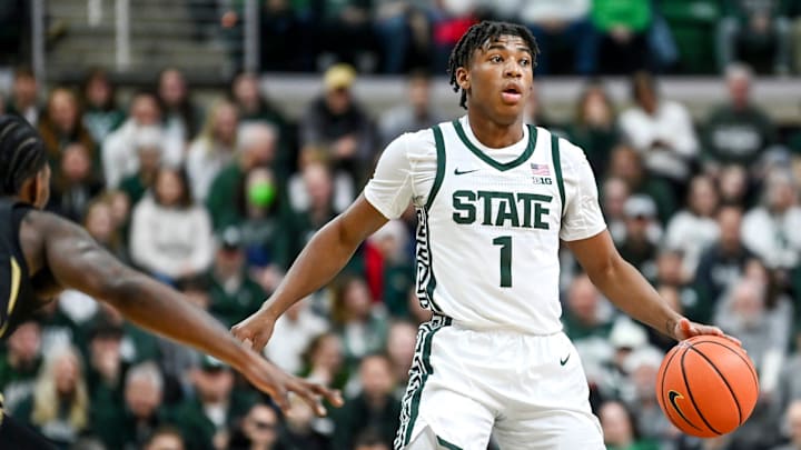 Michigan State's Jeremy Fears Jr. moves the ball against Oakland during the first half on Monday,