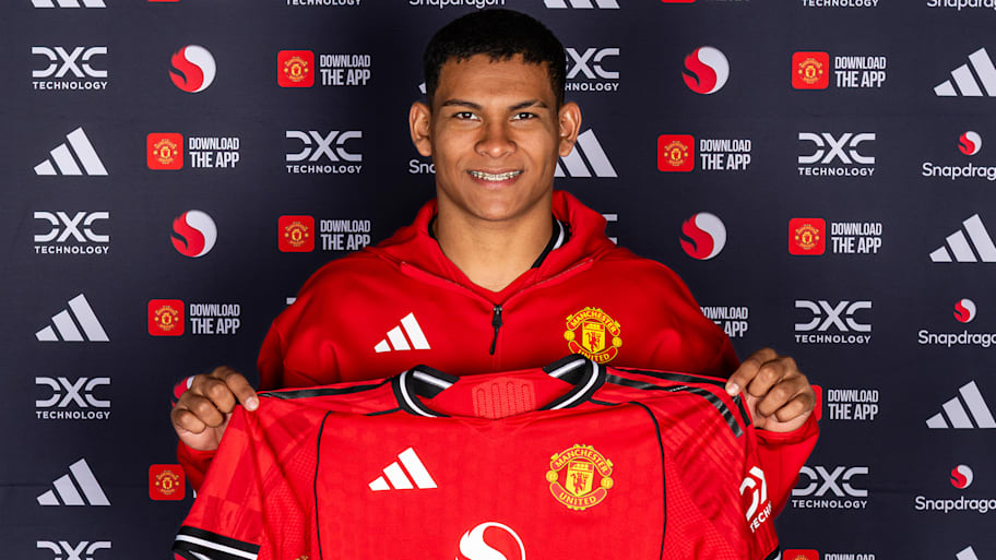 Diego Léon recently joined Man Utd. | X/Manchester United