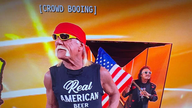 hulk hogan wwe raw on netflix