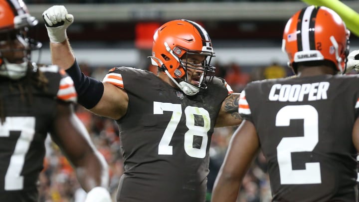 Browns offensive tackle Jack Conklin celebrates a David Njoku first-half touchdown against the Steelers, Thursday, Sept. 22, 2022, in Cleveland.

Brownssteelers 38