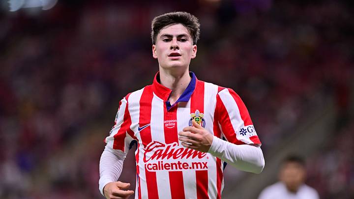 Armando González jugará en el futbol europeo con el Olympiacos de Grecia. Armando González jugará en el futbol europeo con el Olympiacos de Grecia.