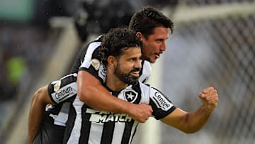 Substituto de Tiquinho Soares, Diego Costa marcou seus primeiros gols pelo Botafogo