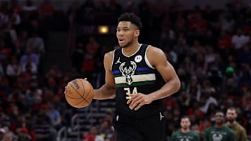 Giannis Antetokounmpo y los Bucks están cerca de eliminar a Bulls