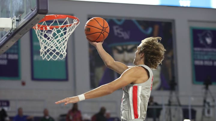 Mater Dei plays Riviera Mater Dei plays Riviera