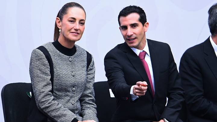 La Presidenta de México, Claudia Sheinbaum, junto al director de la Conade, Rommel Pacheco. La Presidenta de México, Claudia Sheinbaum, junto al director de la Conade, Rommel Pacheco.