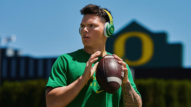 Oregon Ducks quarterback Dillon Gabriel signs new NIL deal