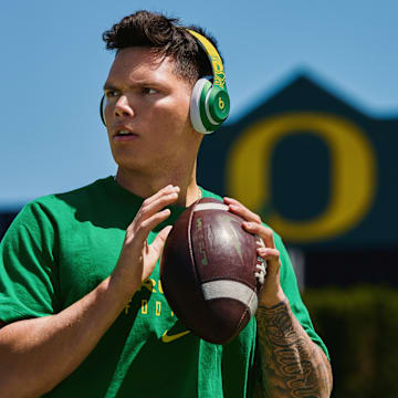 Oregon Ducks quarterback Dillon Gabriel signs new NIL deal