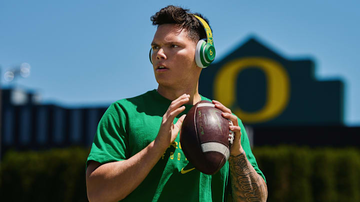 Oregon Ducks quarterback Dillon Gabriel signs new NIL deal