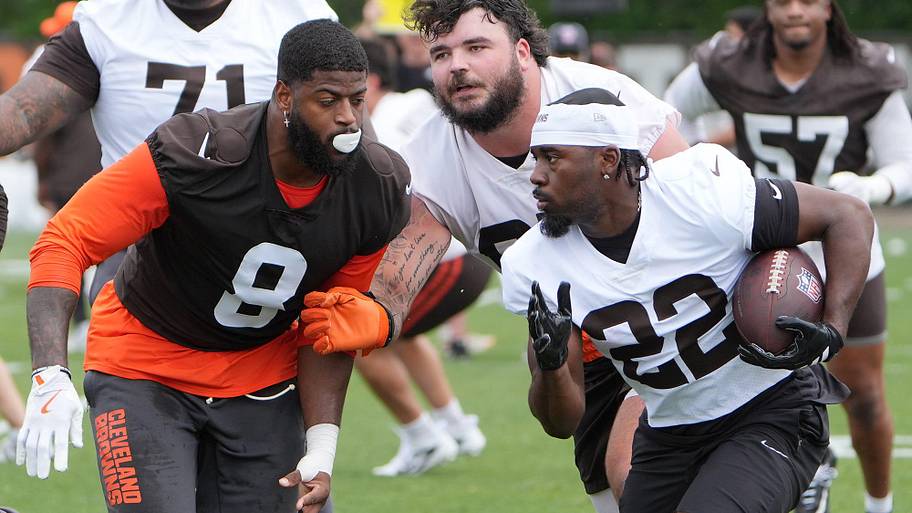 Cleveland Browns defensive end Jared Verse