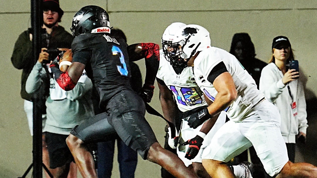 Team Roses' Easton Royal (3) runs into the end zone for a touchdown during the Under Armour All-America Game Saturday, Jan. 3, 2026 at Spec Martin Stadium in DeLand.