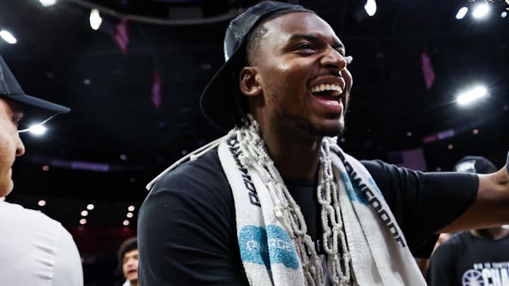 Arizona Wildcats guard Jaden Bradley (0) 