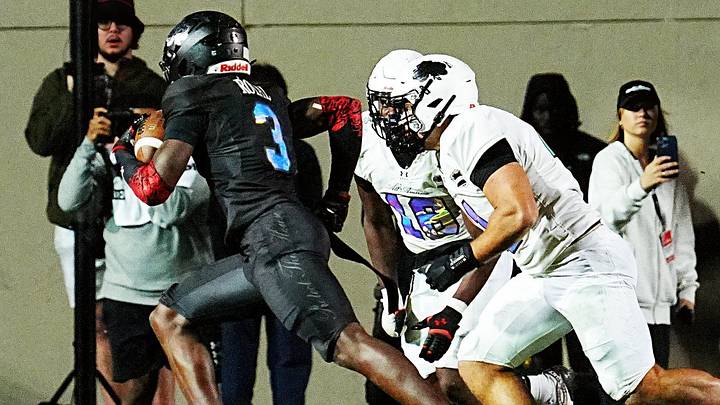 Team Roses' Easton Royal (3) runs into the end zone for a touchdown during the Under Armour All-America Game Saturday, Jan. 3, 2026 at Spec Martin Stadium in DeLand.