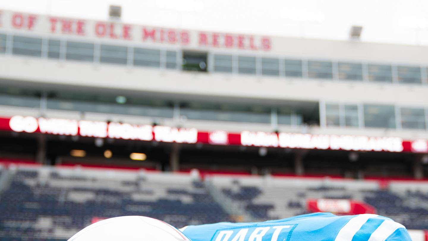 In-Game Updates: Ole Miss Football Hosts Georgia in Key SEC Bout