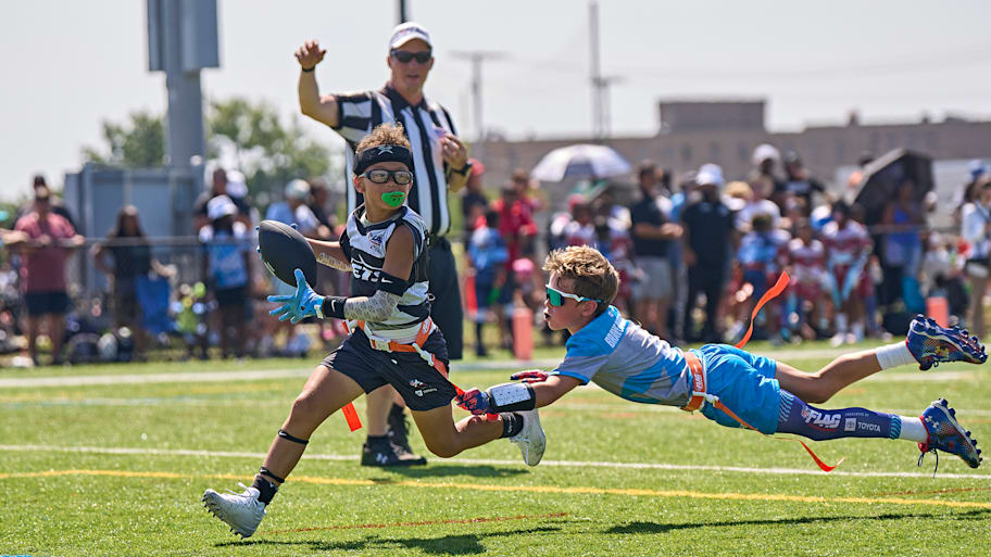 boys-flag-football-diving-tackle