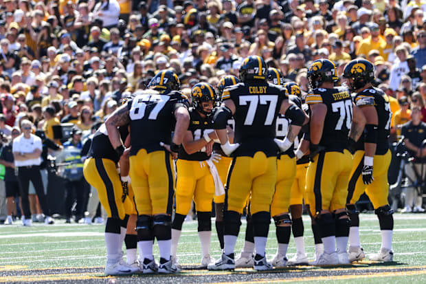 Hawkeye Huddle. (Rob Howe/HN) 