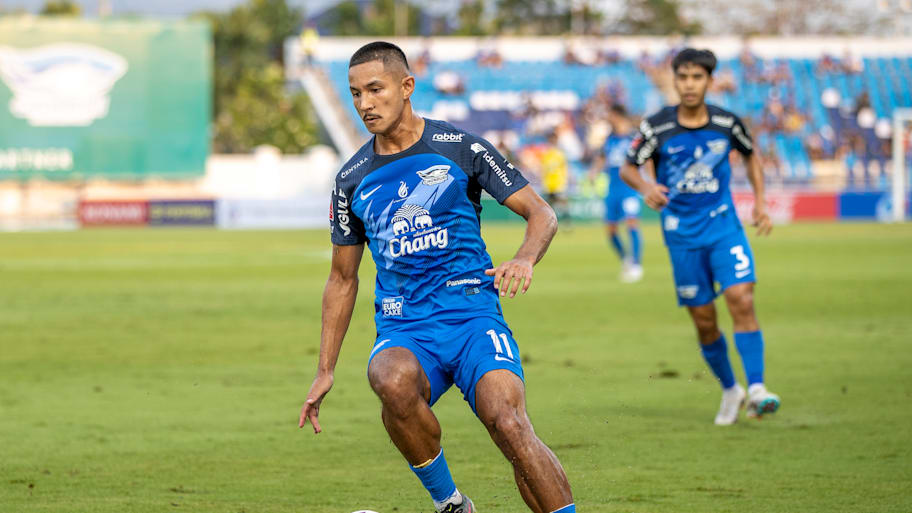 Faiq Bolkiah is the world's richest soccer player.