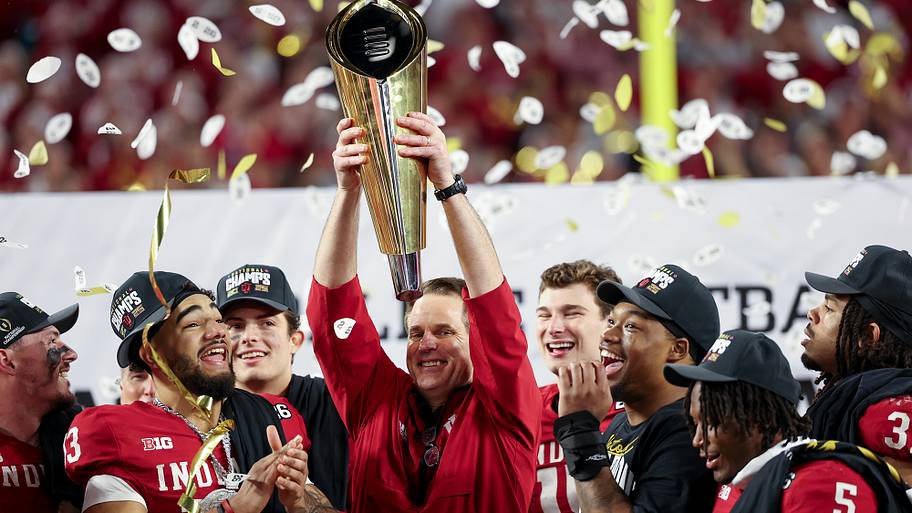 Indiana coach Curt Cignetti lifts the CFP trophy.
