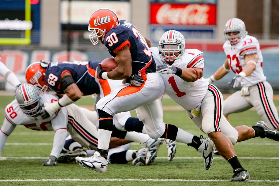 Ohio State linebacker Marcus Freeman makes a tackle against Illinois.