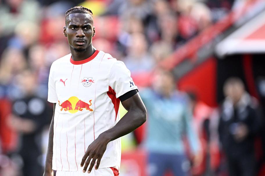 Ezechiel Banzuzi of RB Leipzig during the match between Bayer 04 Leverkusen and RB Leipzig.