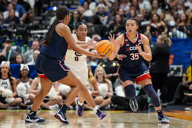 Azzi Fudd, UConn