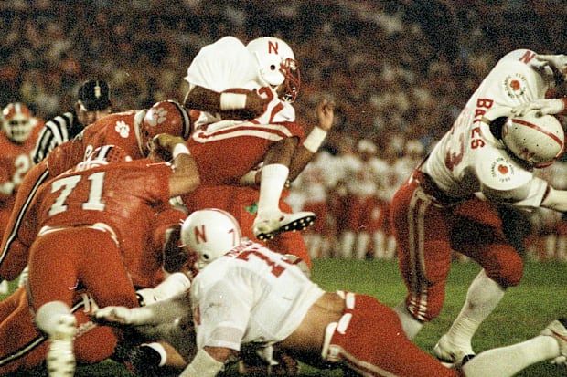 Roger Craig carries the ball during the 1982 Orange Bowl against Clemson.