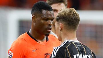 Denzel Dumfries und Kimmich gerieten sich in die Haare Denzel Dumfries und Kimmich gerieten sich in die Haare