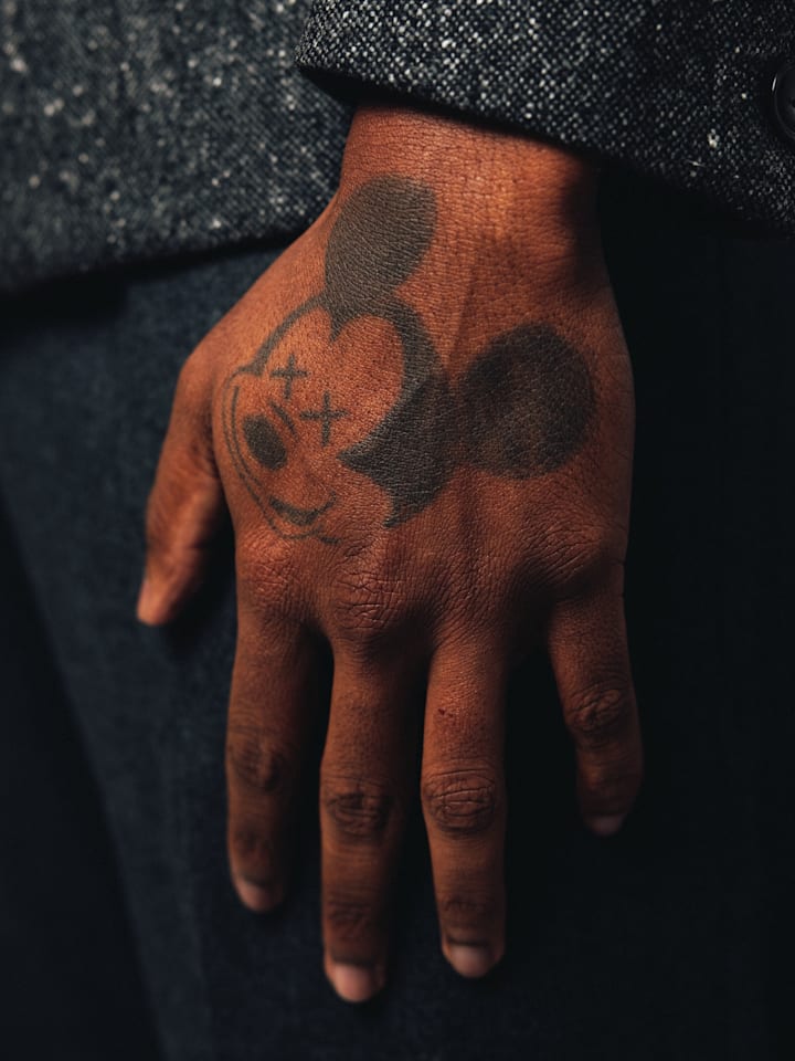 Hugo Souza tatuagem mao Mickey
