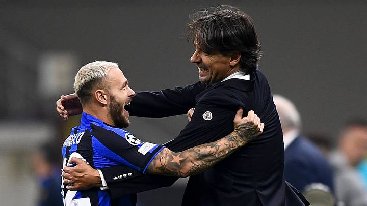 Federico Dimarco (L) of FC Internazionale and Simone Inzaghi...