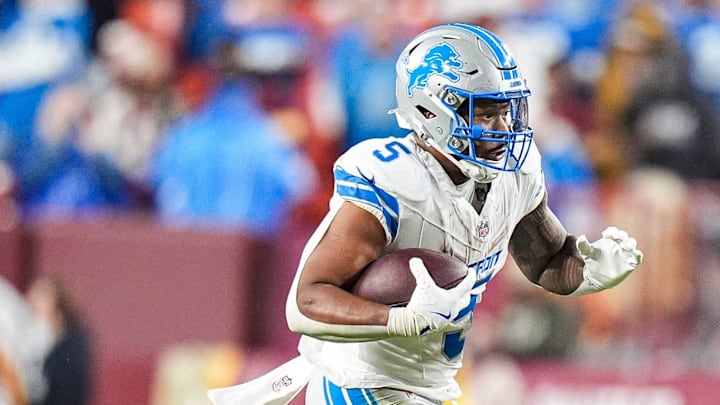 Detroit Lions running back David Montgomery runs against Washington Commanders safety Jeremy Reaves (39) during the second half at Northwest Stadium in Landover, Md. on Sunday, Nov. 9, 2025.