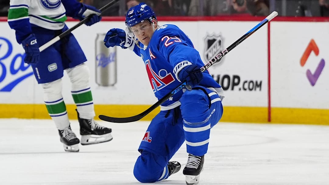 Colorado Avalanche center Nathan MacKinnon (29) 
