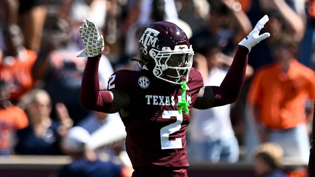 Sep 27, 2025; College Station, Texas, USA; Texas A&M Aggies cornerback Dezz Ricks (2) motion during the first half against the Auburn Tigers at Kyle Field. Mandatory Credit: Maria Lysaker-Imagn Images Sep 27, 2025; College Station, Texas, USA; Texas A&M Aggies cornerback Dezz Ricks (2) motion during the first half against the Auburn Tigers at Kyle Field. Mandatory Credit: Maria Lysaker-Imagn Images