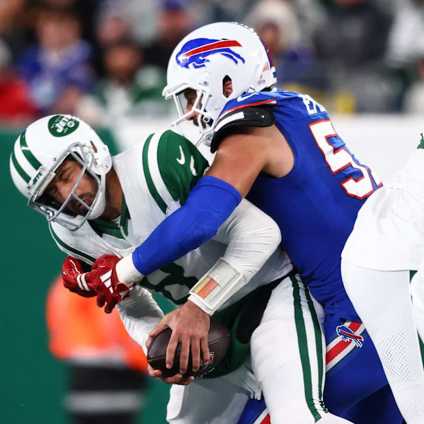 AJ Epenesa sacks Aaron Rodgers