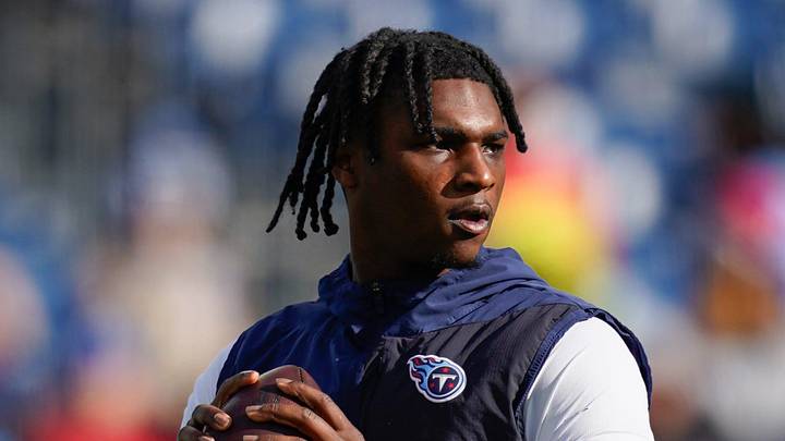 Tennessee Titans quarterback Cam Ward (1) warms up before the game against the Kansas City Chiefs at Nissan Stadium in Nashville, Tenn., Sunday, Dec. 21, 2025.