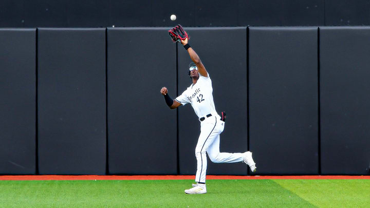 Louisville center fielder Eddie King Jr. (42)