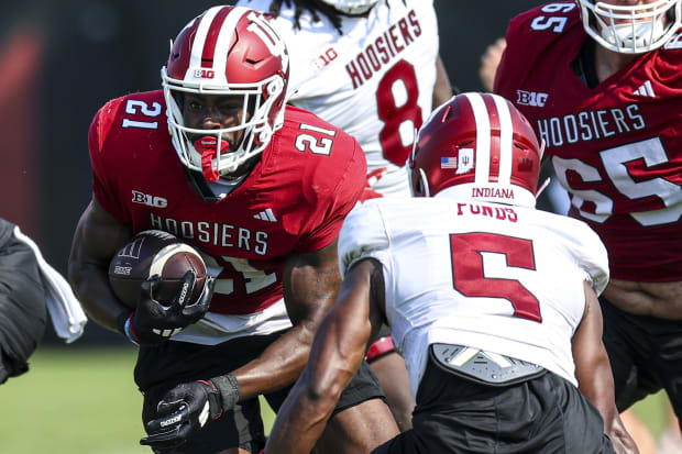 Indiana running back Elijah Green tries to get past cornerback D'Angelo Ponds during a practice on Aug. 5, 2024.