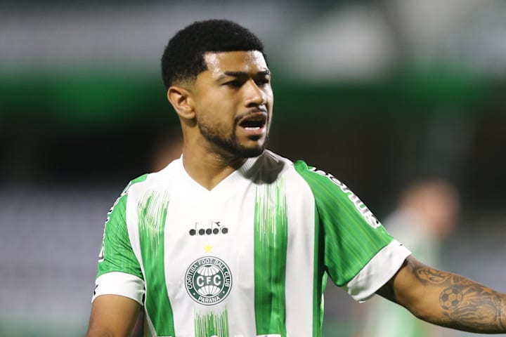 Santos mira a contratação de Ronier, do Coxa